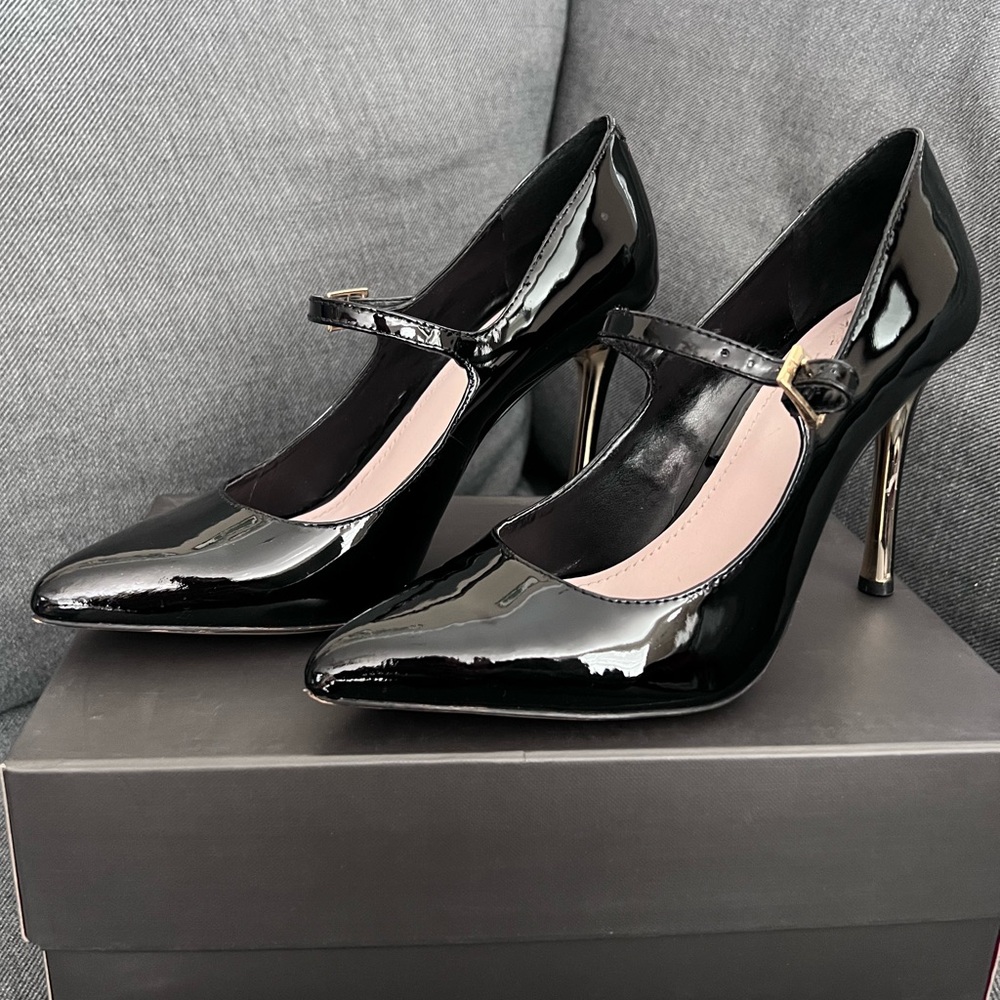 Vince Camuto VP-Callea Elegant Black Patent Leather Heels with gold accents.